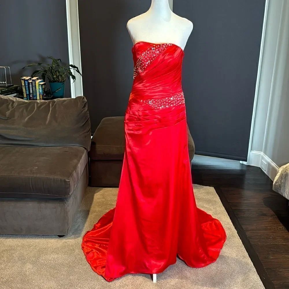 Women’s Red Mermaid Fit Corset Back Prom Party Dress Silver Beading Size 8 *READ